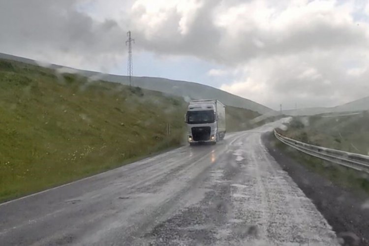 Ardahan'da dolu ve sağanak yağış etkili oldu