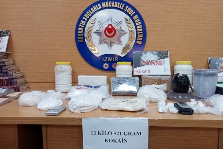 İzmir'de bir evde 13,5 kilogram kokain ele ge&ccedil;irildi