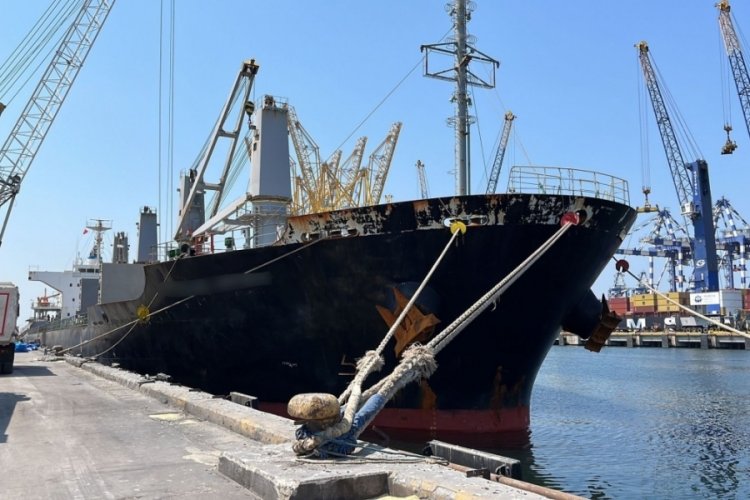 İstanbul'da denizde tonlarca ka&ccedil;ak akaryakıt yakalandı