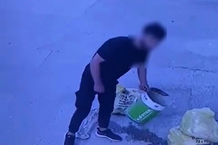 Bursa'da &ccedil;&ouml;p kovasını &ccedil;aldı! O anlar kamerada