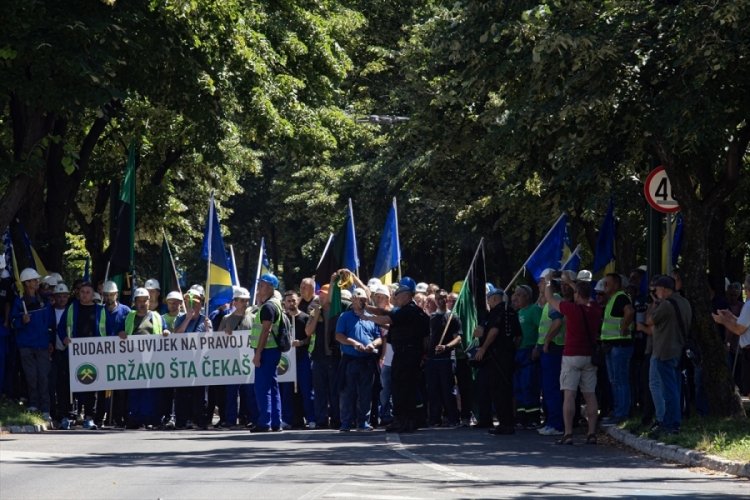 Bosna Hersekli madencilerden protesto