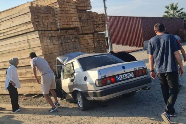 Sakarya'da bir otomobil kontrolden &ccedil;ıktı: 5 yaralı