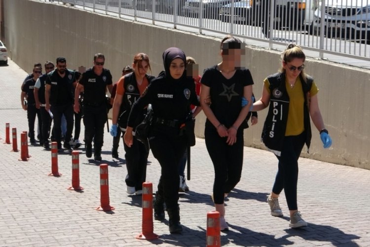 Kayseri'de valiz i&ccedil;erisinde binlerce uyuşturucu bulundu: 7 g&ouml;zaltı