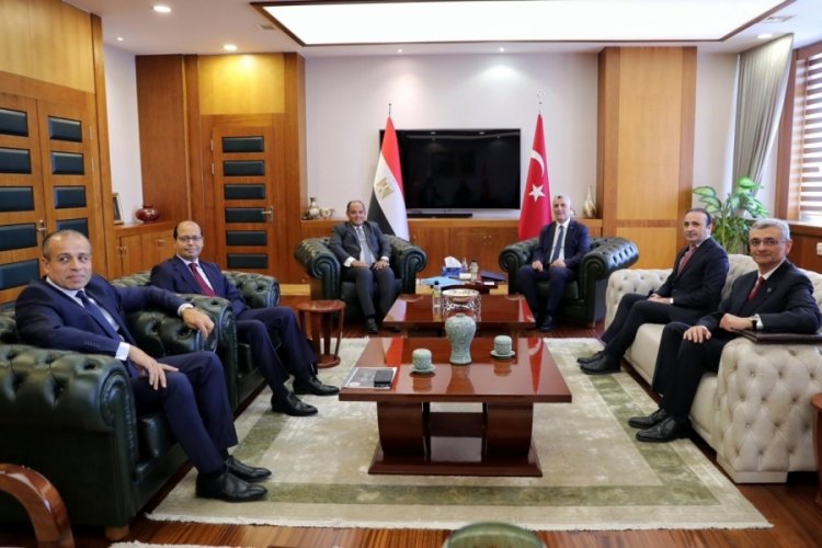 Bakan Bolat, Mısırlı mevkidaşı ile g&ouml;r&uuml;şt&uuml;