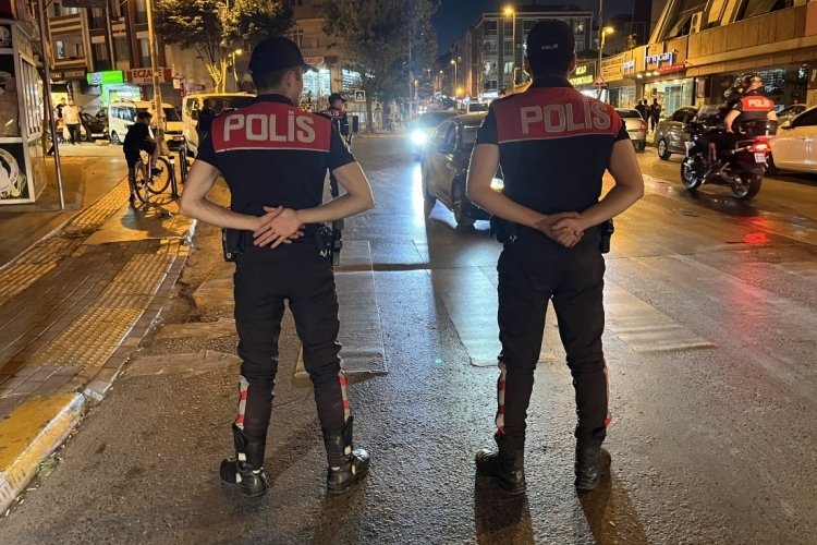 İstanbul Esenyurt'ta polis uygulamasında 2 kişi g&ouml;zaltına alındı