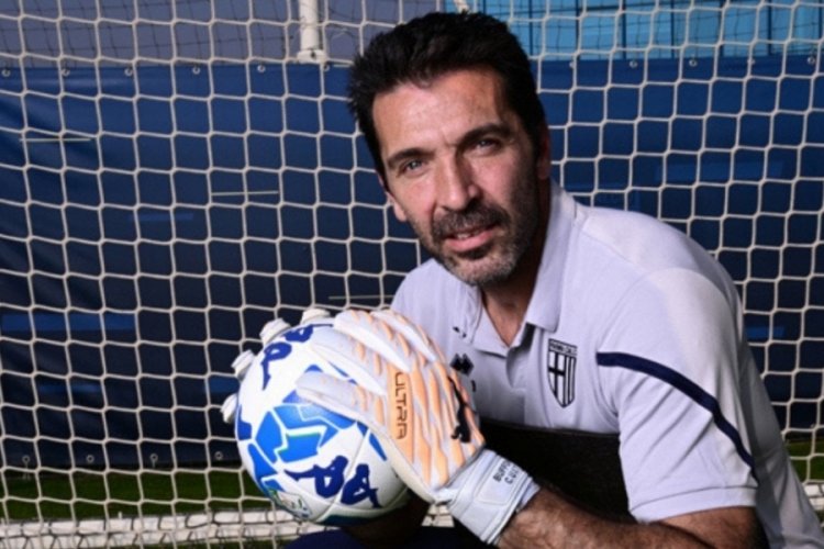 Gianluigi Buffon futbolu bıraktı 