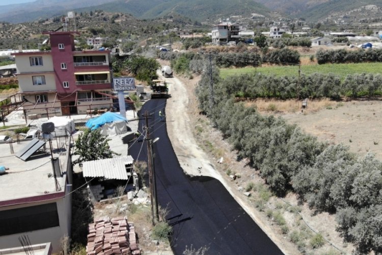 Hatay'da depremin yıktığı yollar yenileniyor
