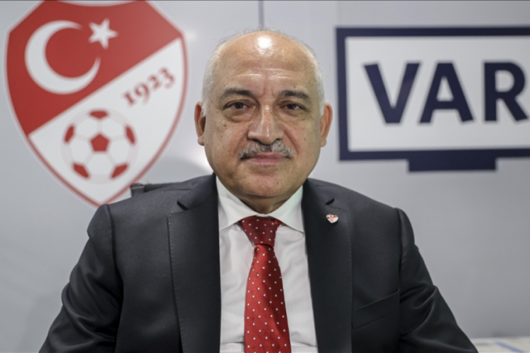 TFF Başkanı B&uuml;y&uuml;kekşi'den Mustafa Artu&ccedil;'un ailesine taziye ziyareti