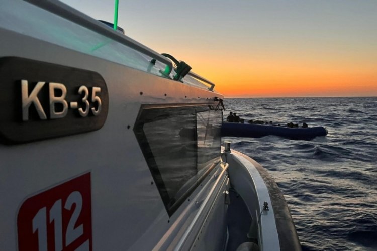 Muğla'da Yunanistan unsurlarınca geri itilen 23 ka&ccedil;ak g&ouml;&ccedil;men kurtarıldı