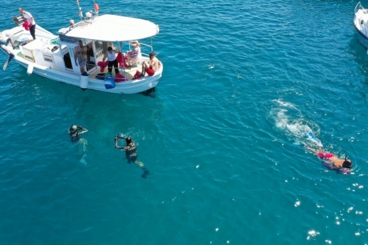 Muğla'da deniz dibi temizliğinde 500 kilo atık &ccedil;ıktı