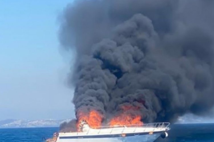 Bodrum'da tekne alev alev yandı