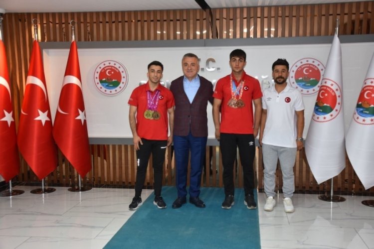 Vali Bilgin, Avrupa Şampiyonu Harun Alg&uuml;l'&uuml; kabul etti