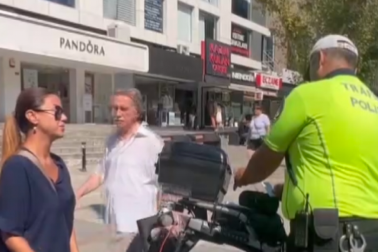 İstanbul'da kaldırımda scooter kullanan kadına ceza