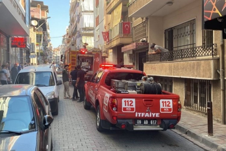 Aydın'da ev sahibi şahıs ve kızı yalınayak dışarı &ccedil;ıkarak yangından kurtuldu