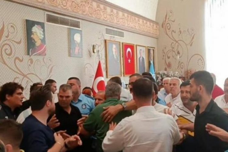 Antalya'da Aksu Belediye Başkanı ile İYİ Partili isim arasında tartışma yaşandı