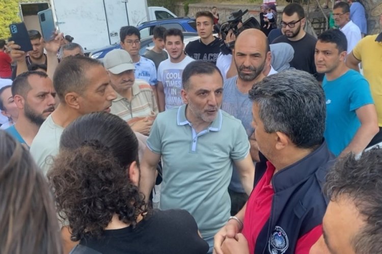 İstanbul'da 'depreme dayanıksız' sitenin sakinleri protesto etti
