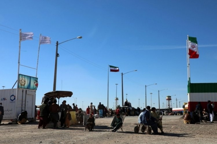İran 43 binden fazla Afgan'ı son bir ayda sınır dışı etti