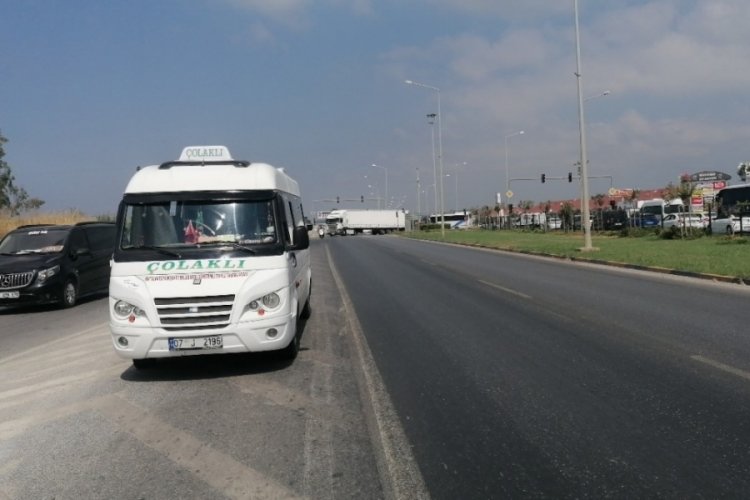 Antalya'da yayaya minib&uuml;s &ccedil;arptı!