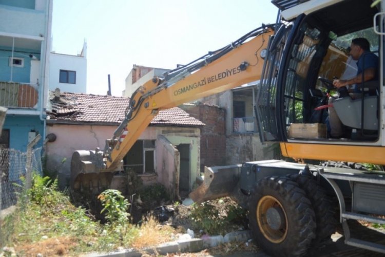 Bursa'da metruk binaların yıkılmasıyla vatandaşlar rahat nefes alıyor