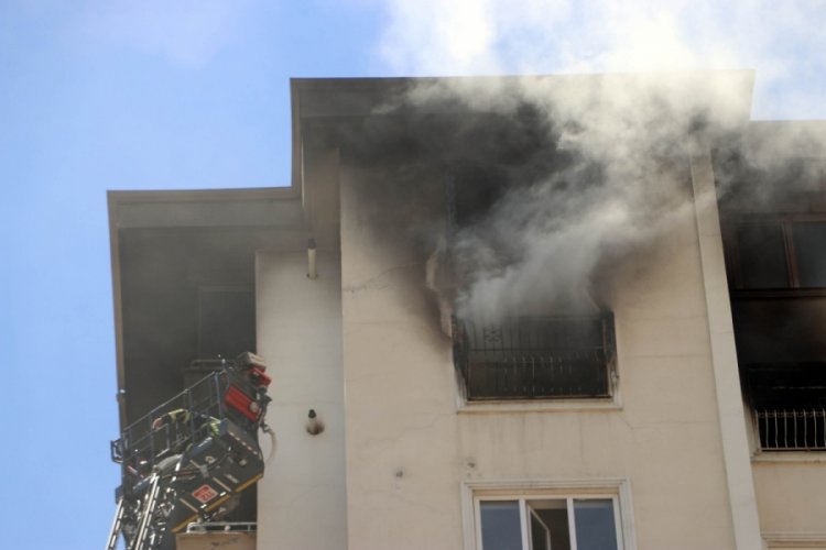 Gaziantep'te, 15 katlı binada yangın &ccedil;ıktı