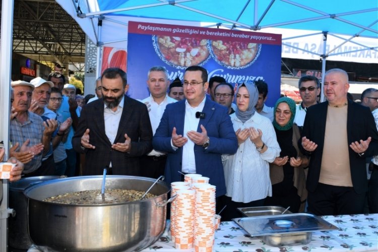 Bursa'da Mustafakemalpaşa Belediyesi aşure ikramında bulundu