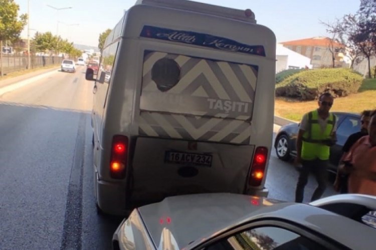 Bursa'da otomobil servis midib&uuml;s&uuml; ile &ccedil;arpıştı: &Ccedil;ok sayıda yaralı var