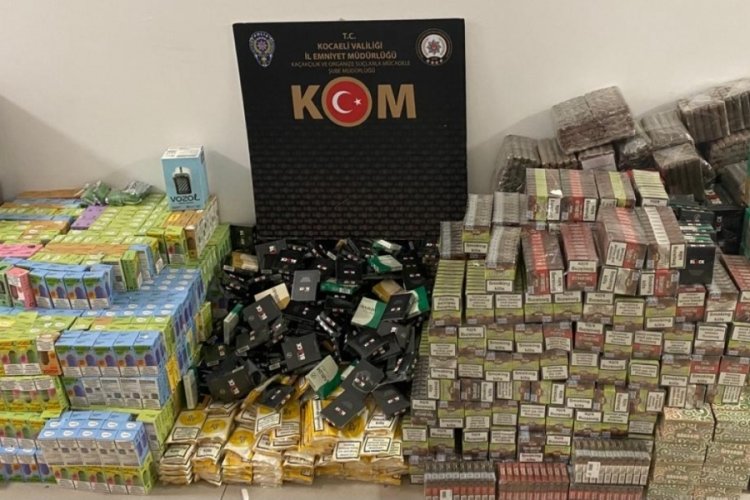 Kocaeli'nde bir ara&ccedil;ta &ccedil;ok sayıda g&uuml;mr&uuml;k ka&ccedil;ağı &uuml;r&uuml;n ele ge&ccedil;irildi
