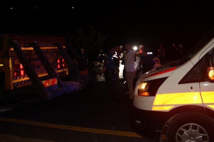 Şanlıurfa'da bir ara&ccedil; tıra arkadan &ccedil;arptı: 2 &ouml;l&uuml;