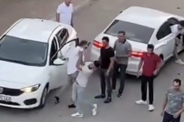 Bursa'da yol verme kavgasında 2 kişi yaralandı