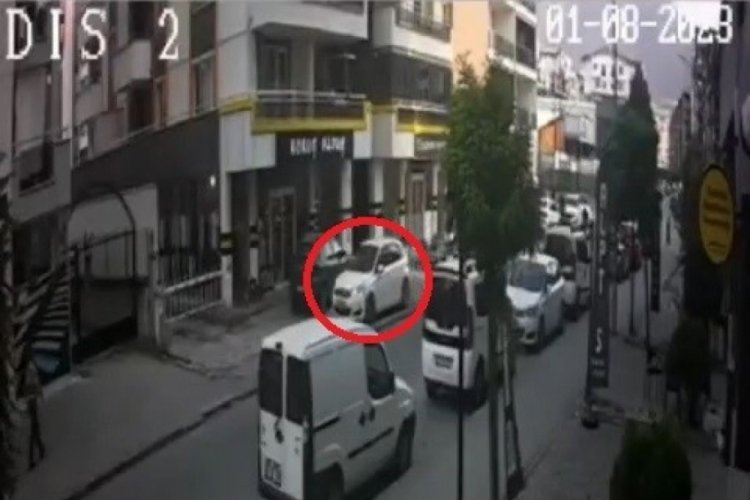 Bursa'da aynasını kullanmayan s&uuml;r&uuml;c&uuml; motosikletliye &ccedil;arptı!