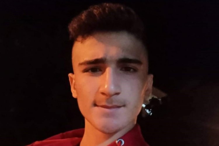 İzmir'de sokak ortasında bı&ccedil;aklanan gen&ccedil; hayatını kaybetti