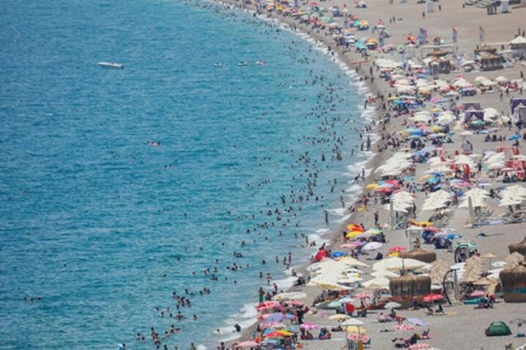 Akdeniz'de y&uuml;zey suyu sıcaklığı 28,4 dereceye &ccedil;ıktı