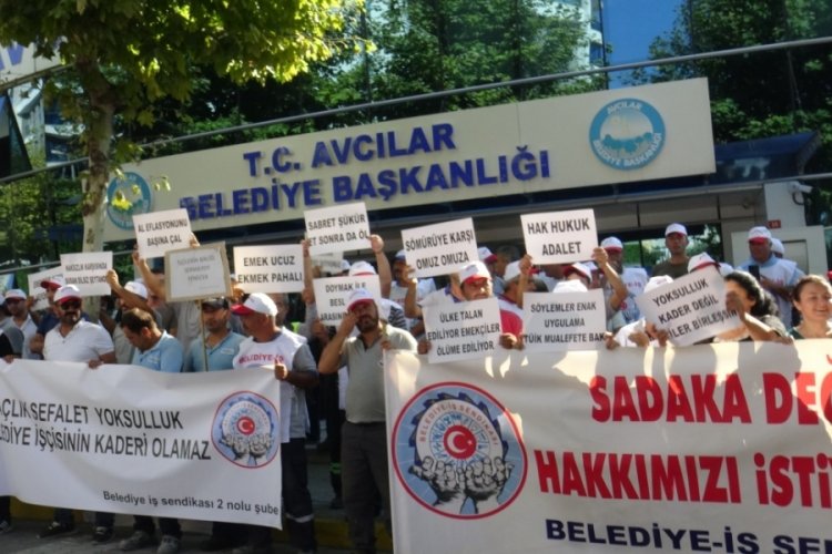 İstanbul'da Avcılar Belediyesi &ouml;n&uuml;nde iş&ccedil;iler eylem yaptı