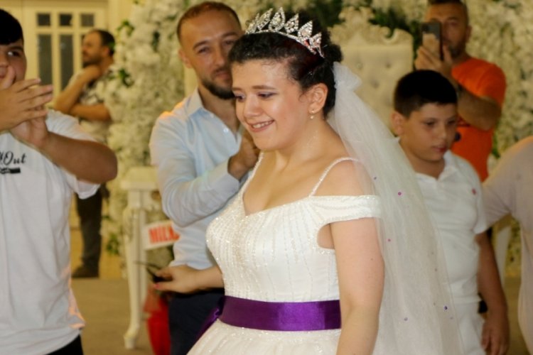 Samsun'da bir kadın epilepsi olan kızına damatsız d&uuml;ğ&uuml;n yaptı