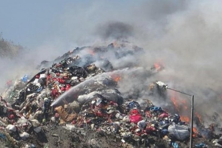 Kocaeli'de atık depolama sahasında &ccedil;ıkan yangın s&ouml;nd&uuml;r&uuml;ld&uuml;