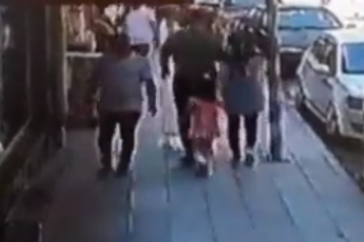 Konya'da baba ile kızın &uuml;zerine beton par&ccedil;aları d&uuml;şt&uuml;!