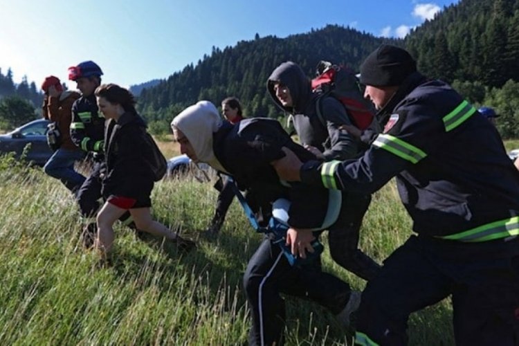 G&uuml;rcistan'da heyelan! Ulusal yas ilan edildi