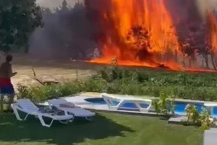 İstanbul'da korkutan yangın! Yerleşim yerlerine sı&ccedil;radı