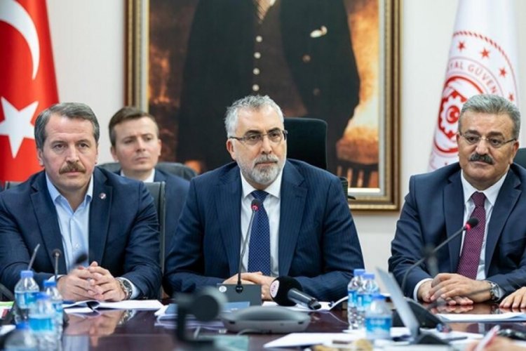 Bakan Işıkhan toplu s&ouml;zleşme g&ouml;r&uuml;şmesinde sendika temsilcileri ile bir araya geldi