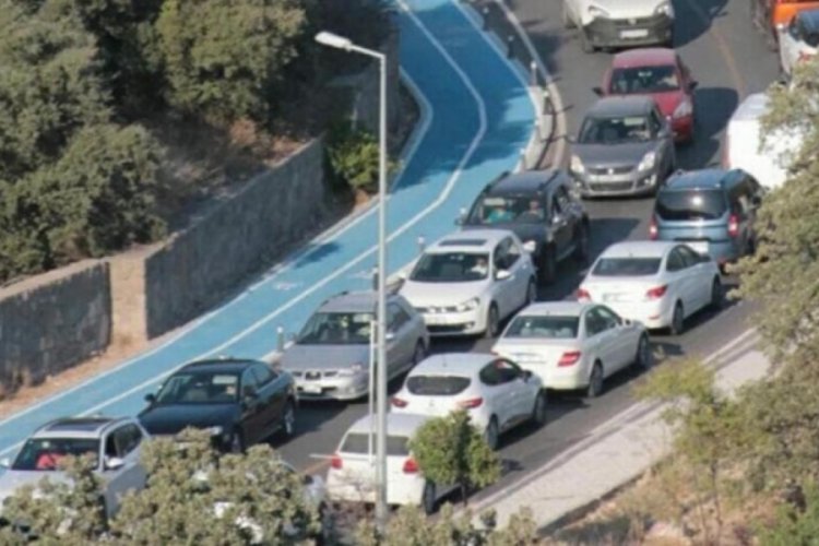 İsale hattı patladı! Bodrum'da trafik durma noktasında