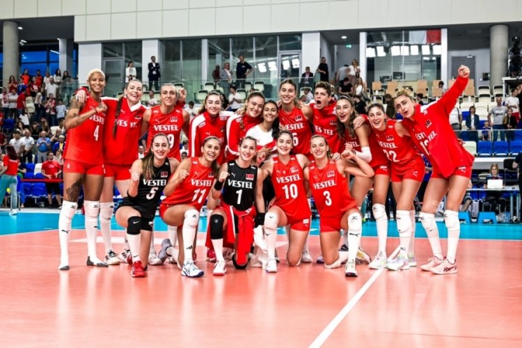 Filenin Sultanları &ouml;zel ma&ccedil;ta Polonya'yı 3-2 yendi