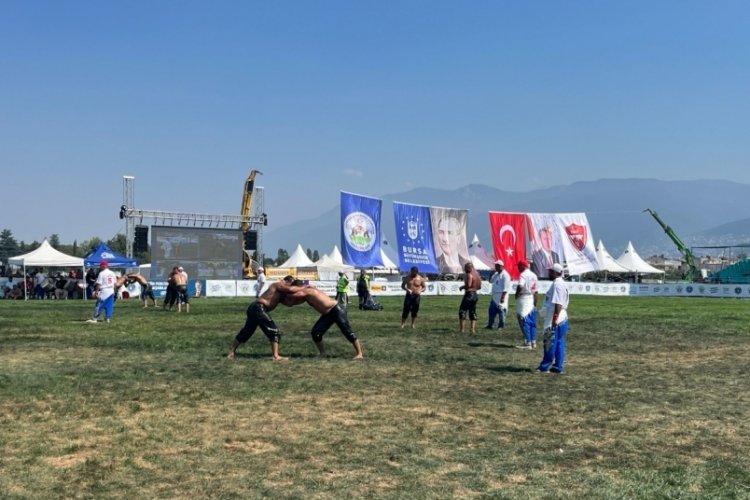 Bursa'da Softaoğlu Mehmet Pehlivan Yağlı G&uuml;reşleri başladı