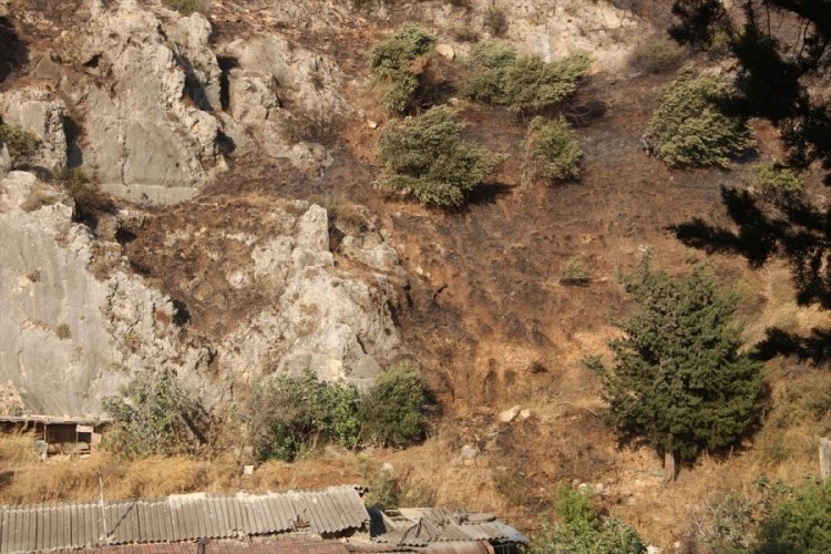 Hatay'da makilik alanda &ccedil;ıkan yangın kontrol altına alındı