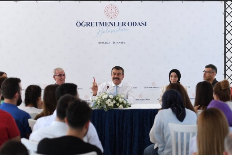 Bakan Tekin, İstanbul'da öğretmenlerle buluştu 