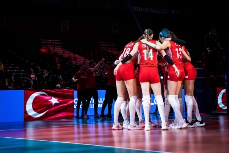 A Milli Kadın Voleybol Takımı, Polonya'ya 3-1 mağlup oldu