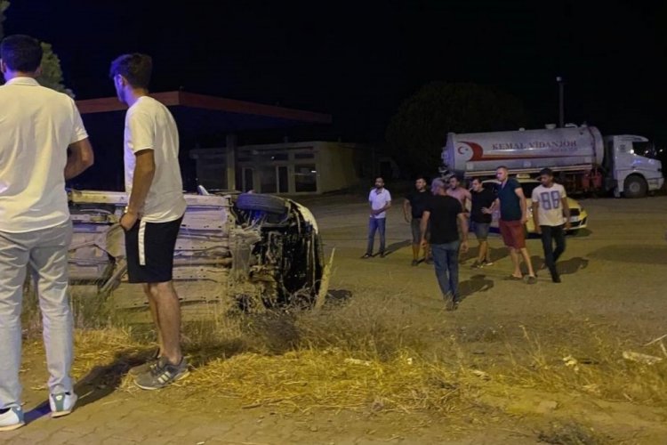 Balıkesir'de devrilen hafif ticari ara&ccedil;taki 1 kişi &ouml;ld&uuml;, 4 kişi yaralandı