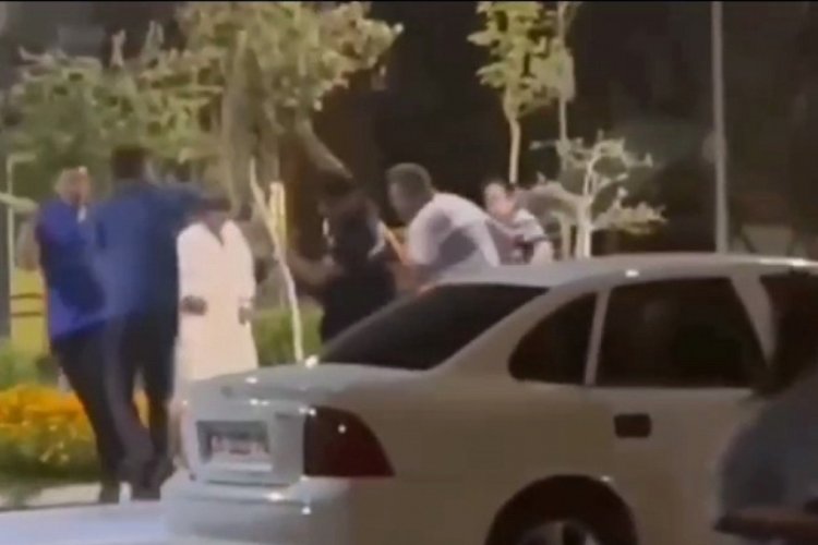Şanlıurfa'da husumetlilerin taşlı, sopalı kavgası kamerada