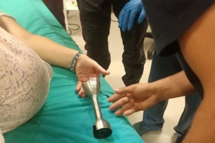 Parmağını blendera sıkıştıran kadını itfaiye ekipleri kurtardı
