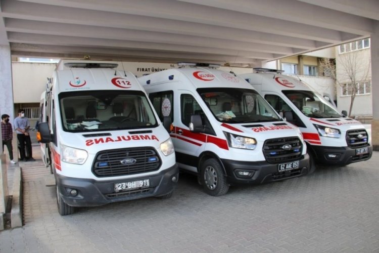Elazığ'da bı&ccedil;aklı kavga! 2 yaralı