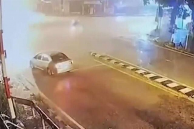 Tayland'da polis noktasına bombalı saldırı